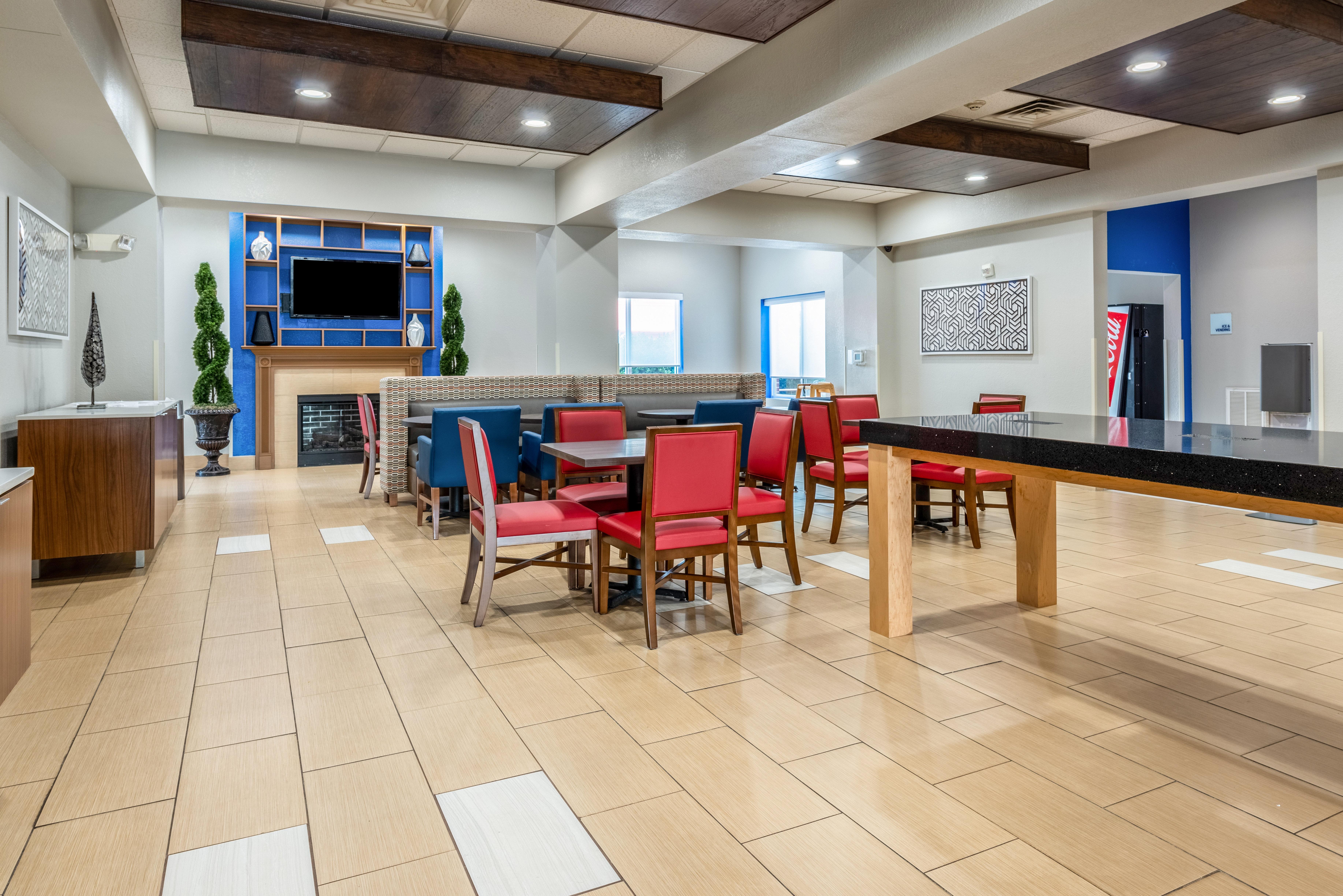 Holiday Inn Express & Suites Statesville Exterior photo