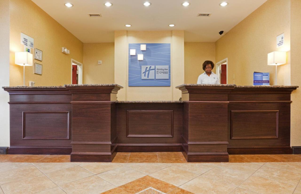Holiday Inn Express & Suites Statesville Exterior photo